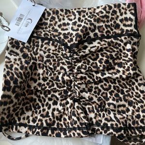 Zyia Leopard Brilliant Dbl Scrunchy Hustle Short-S